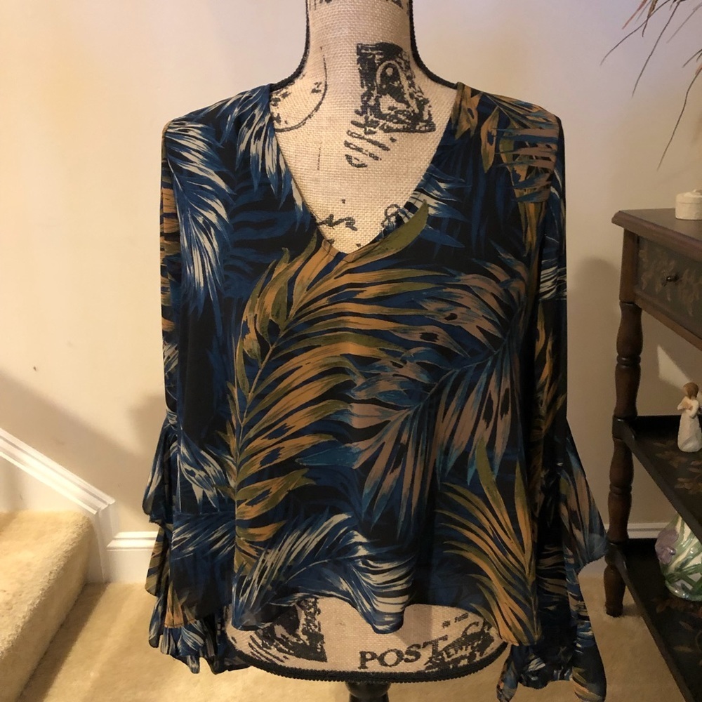 Olivaceous top